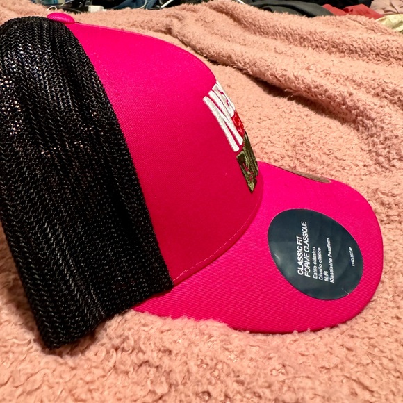 The North Face Classic Fit Flexfit SnapBack Hat. Lg/XL. Unisex. Pink & Black.NWT - Picture 4 of 6